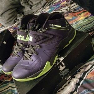 Nike lebron solider 7